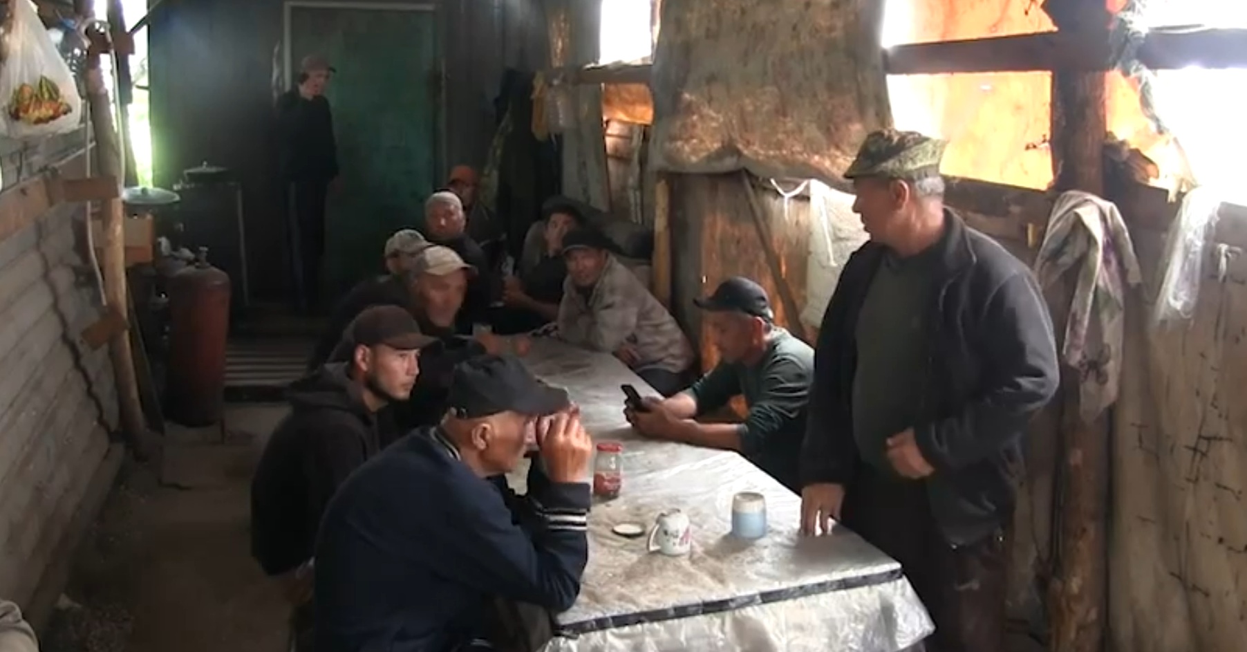 Десятки нелегалов наняли на реконструкцию здания в центре Саратова